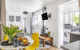 Waters Edge Holiday Home In Hayle, West Cornwall